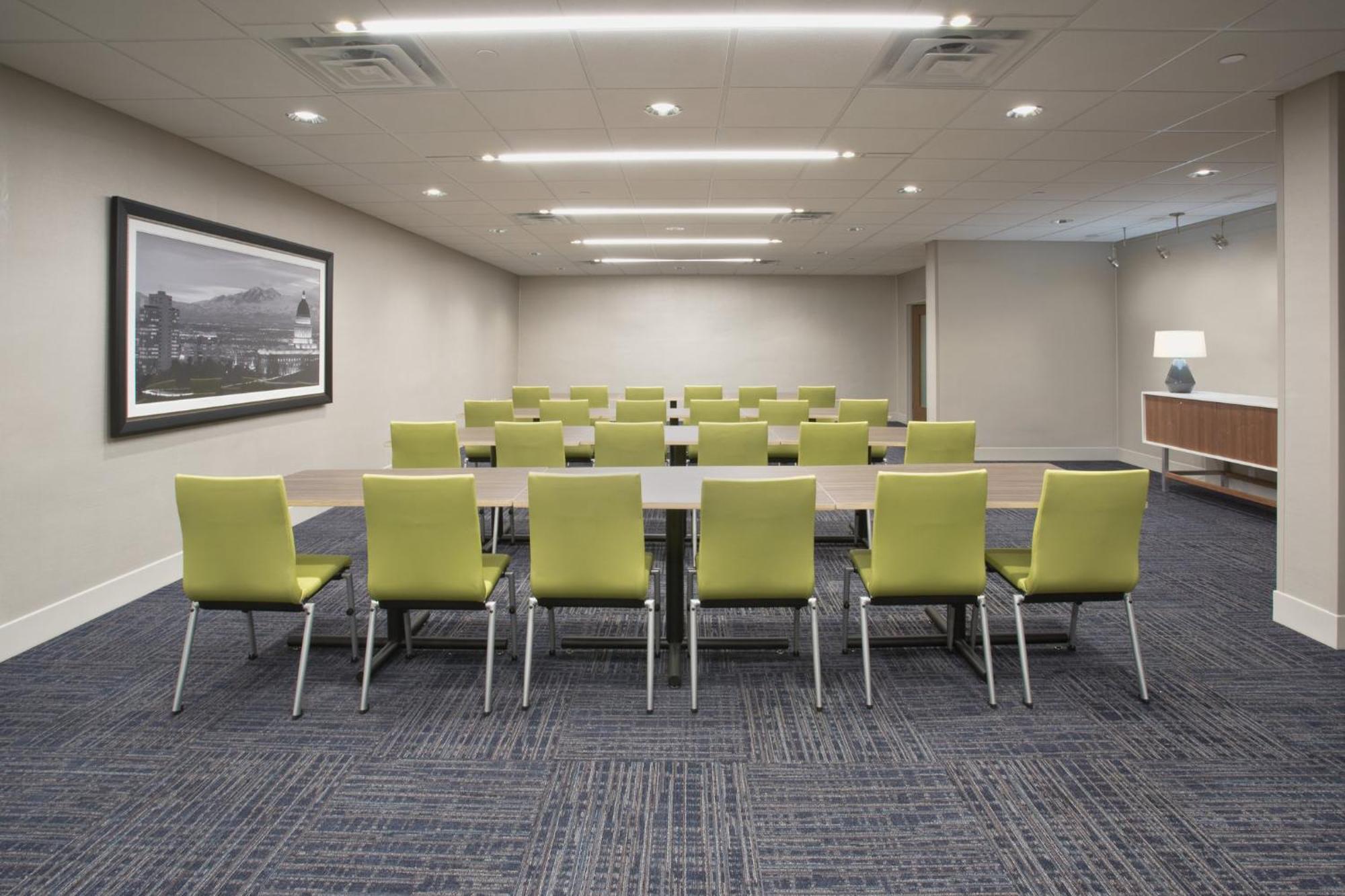 Holiday Inn Express & Suites - Calgary Airport Trail Ne By Ihg Exterior foto