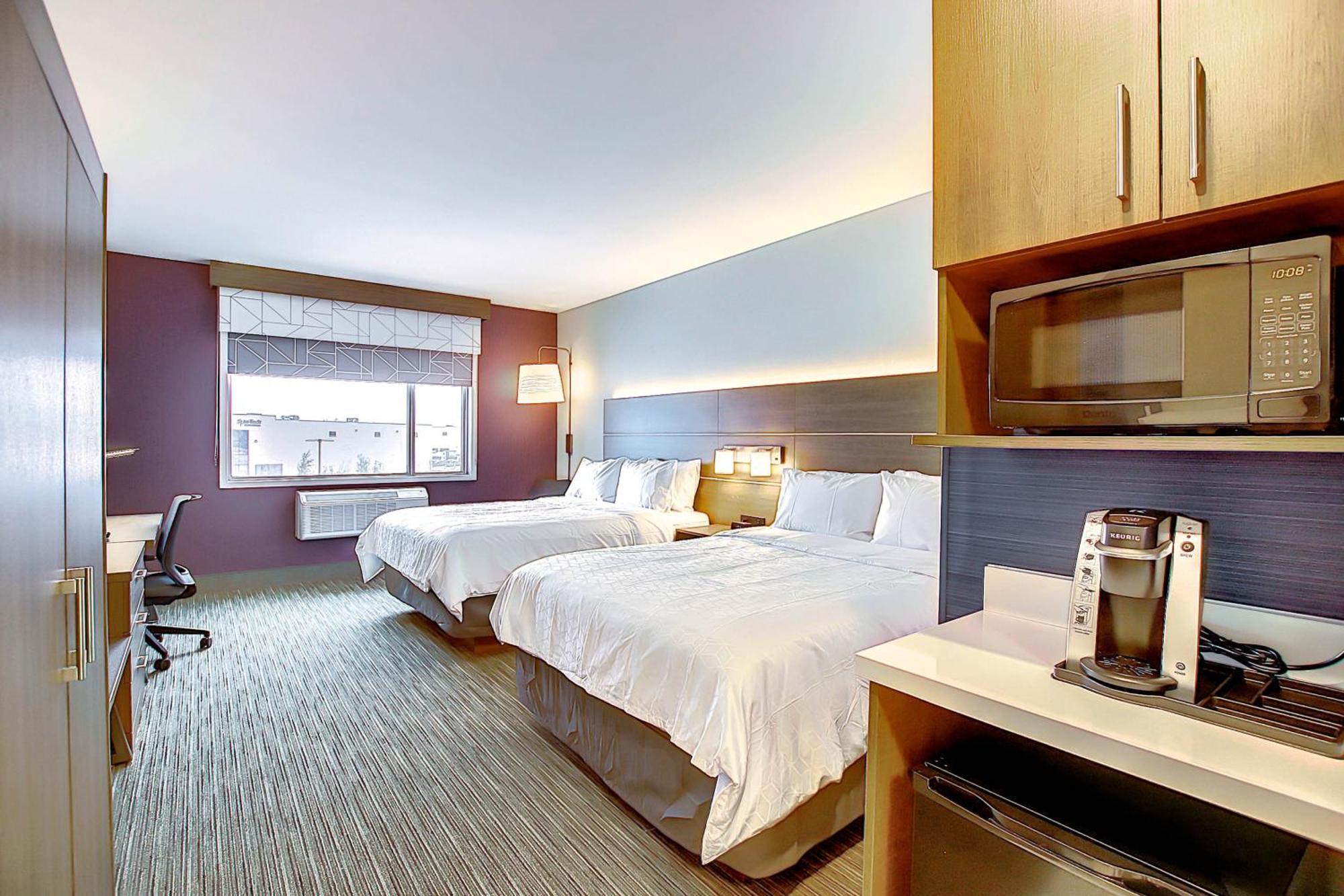 Holiday Inn Express & Suites - Calgary Airport Trail Ne By Ihg Exterior foto