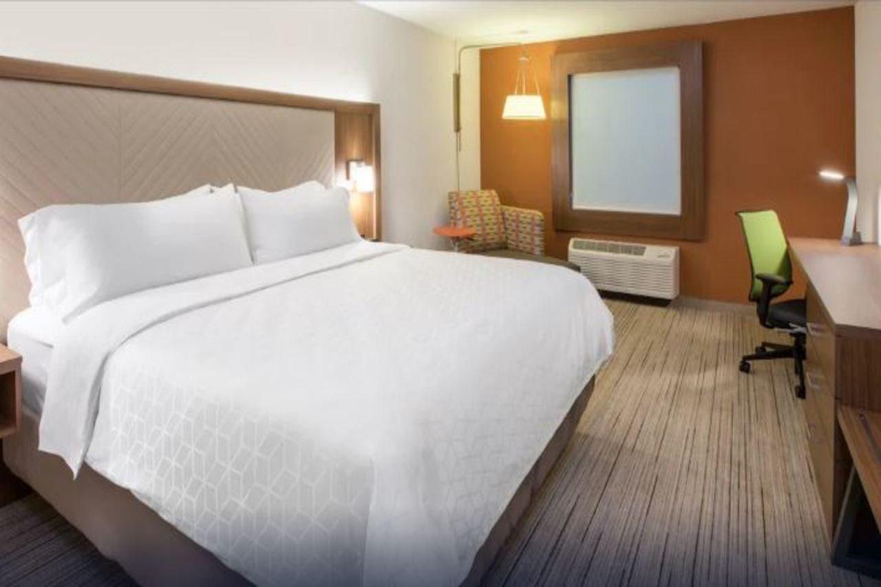 Holiday Inn Express & Suites - Calgary Airport Trail Ne By Ihg Exterior foto