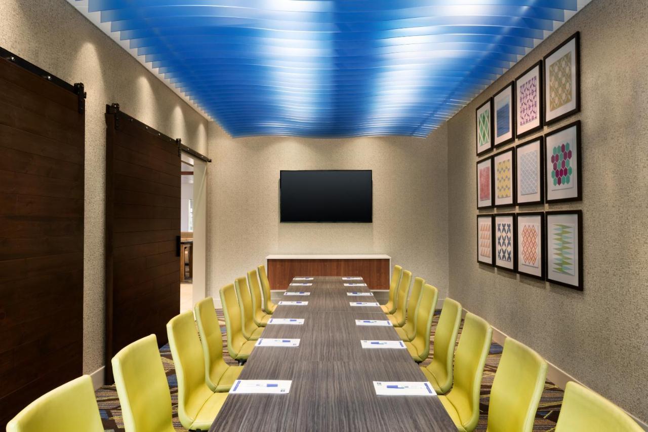 Holiday Inn Express & Suites - Calgary Airport Trail Ne By Ihg Exterior foto