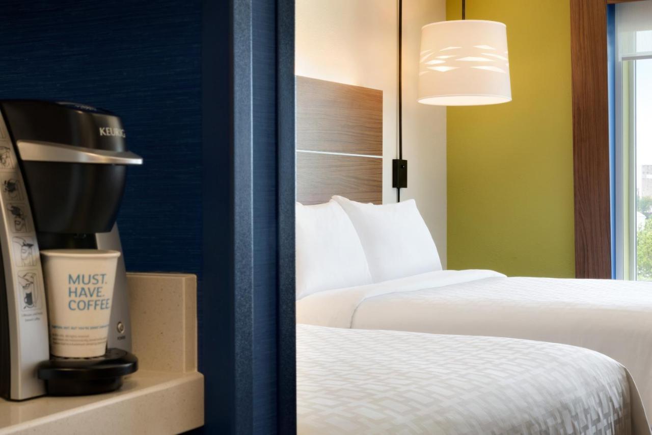 Holiday Inn Express & Suites - Calgary Airport Trail Ne By Ihg Exterior foto